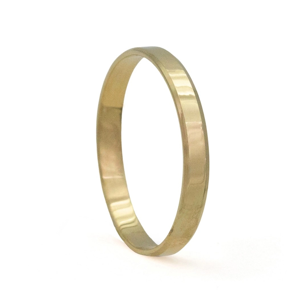Aliança de Ouro 18K Reta Chanfrada 2,5 mm