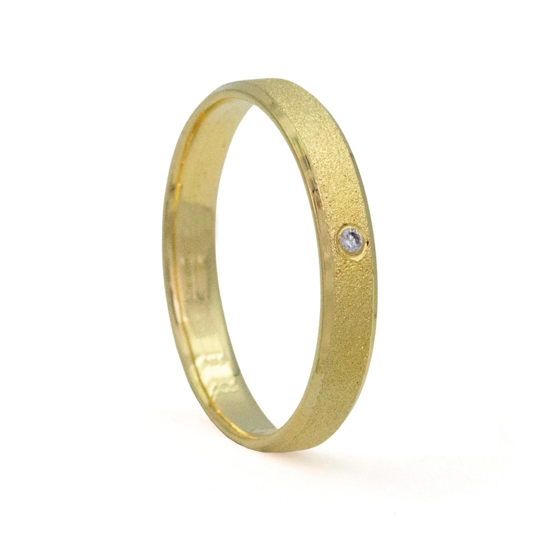 Aliança de Ouro 18K Semi Anatômica Diamantada com Borda Espelhada e Brilhante