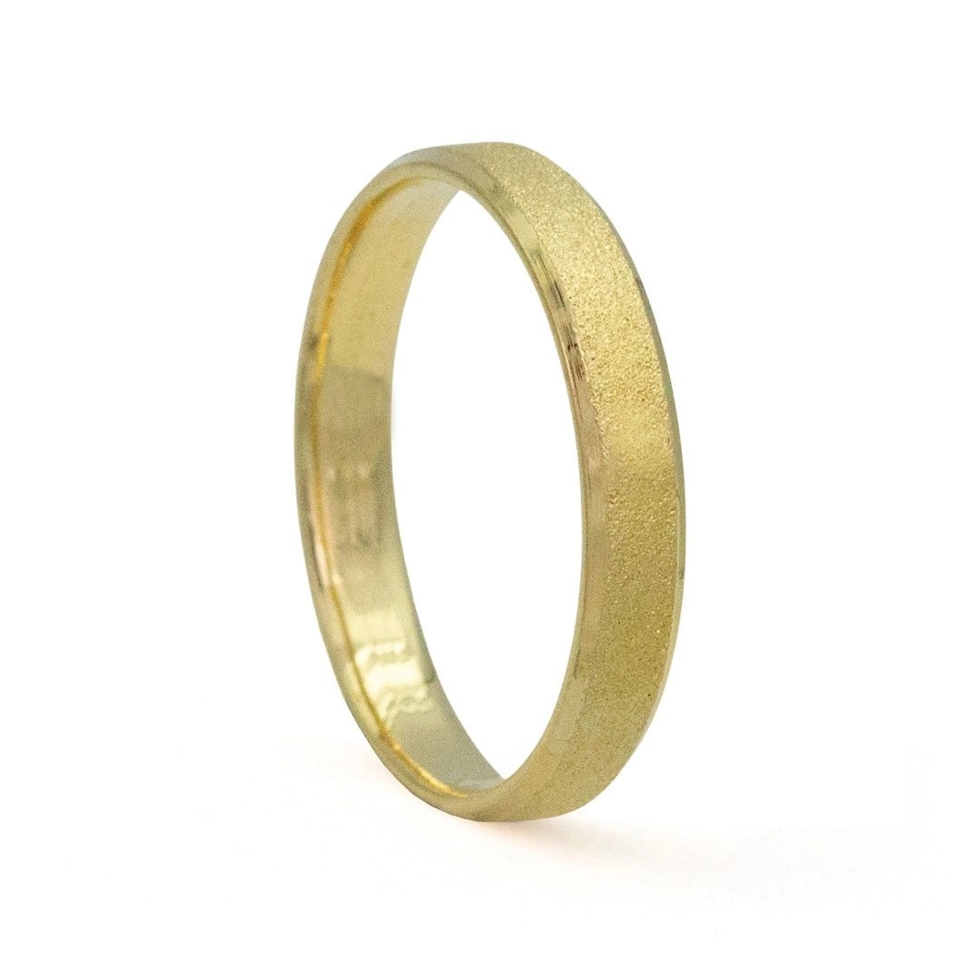 Aliança de Ouro 18K Semi Anatômica Diamantada com Borda Espelhada