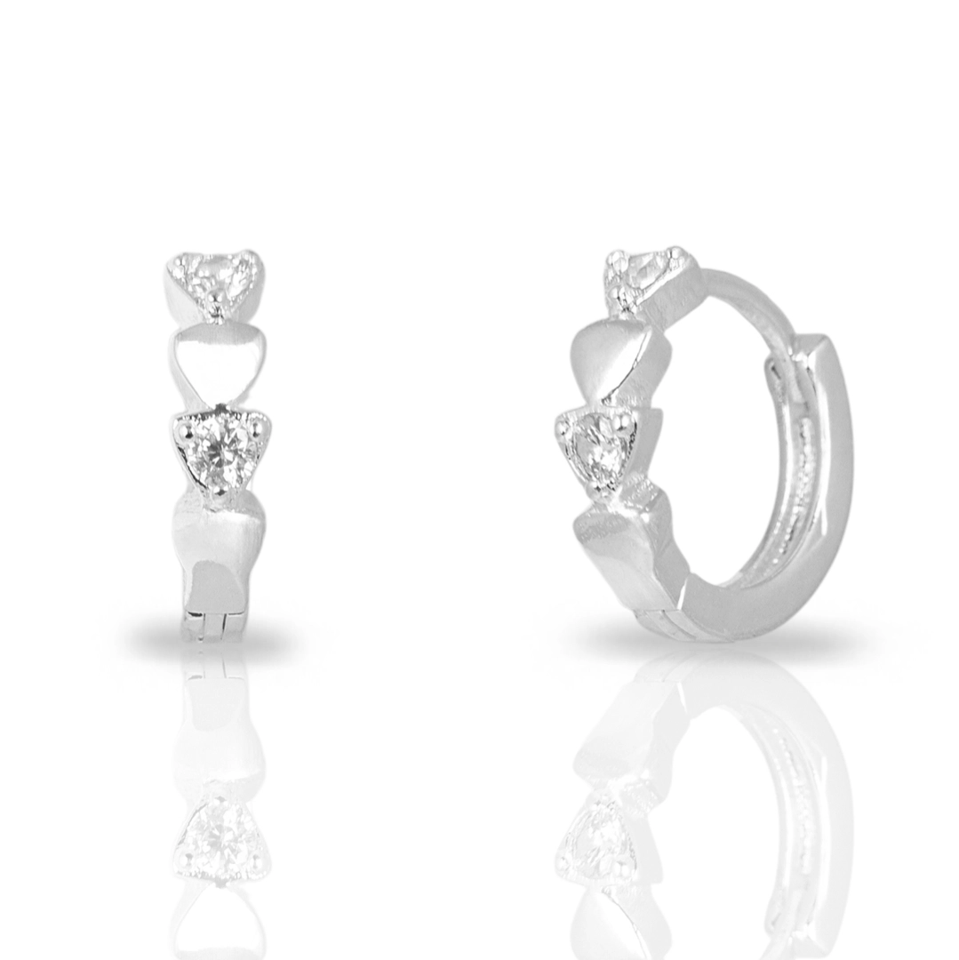 Brinco de Prata Leve Argola Clic com  Zircônias Cristal