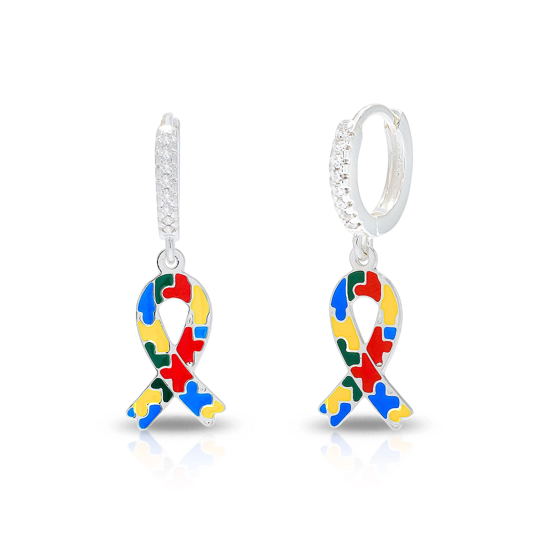Brinco de Prata Leve Clic com Zircônias Cristal e Fita do Autismo