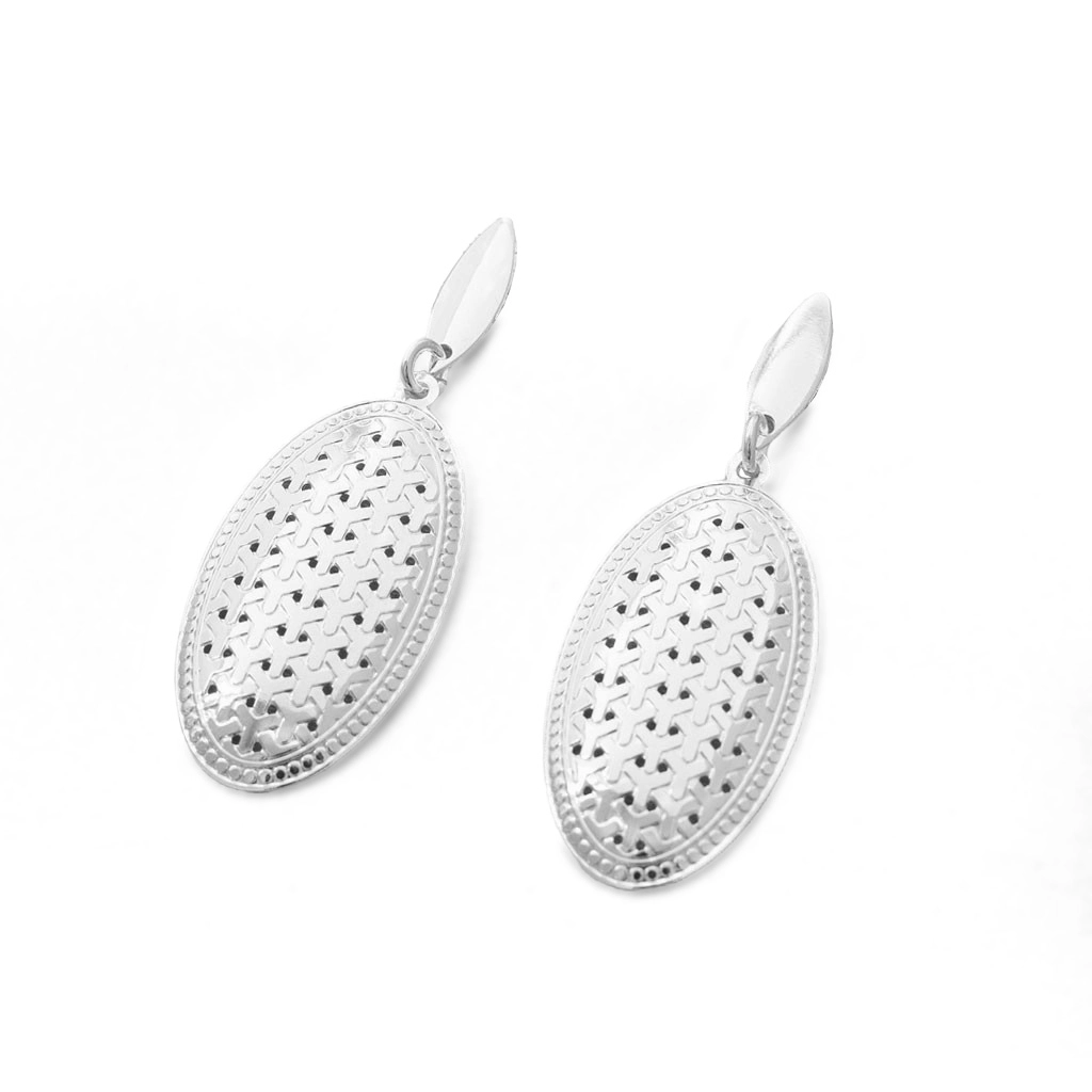Brinco de Prata Leve Oval Trabalhado