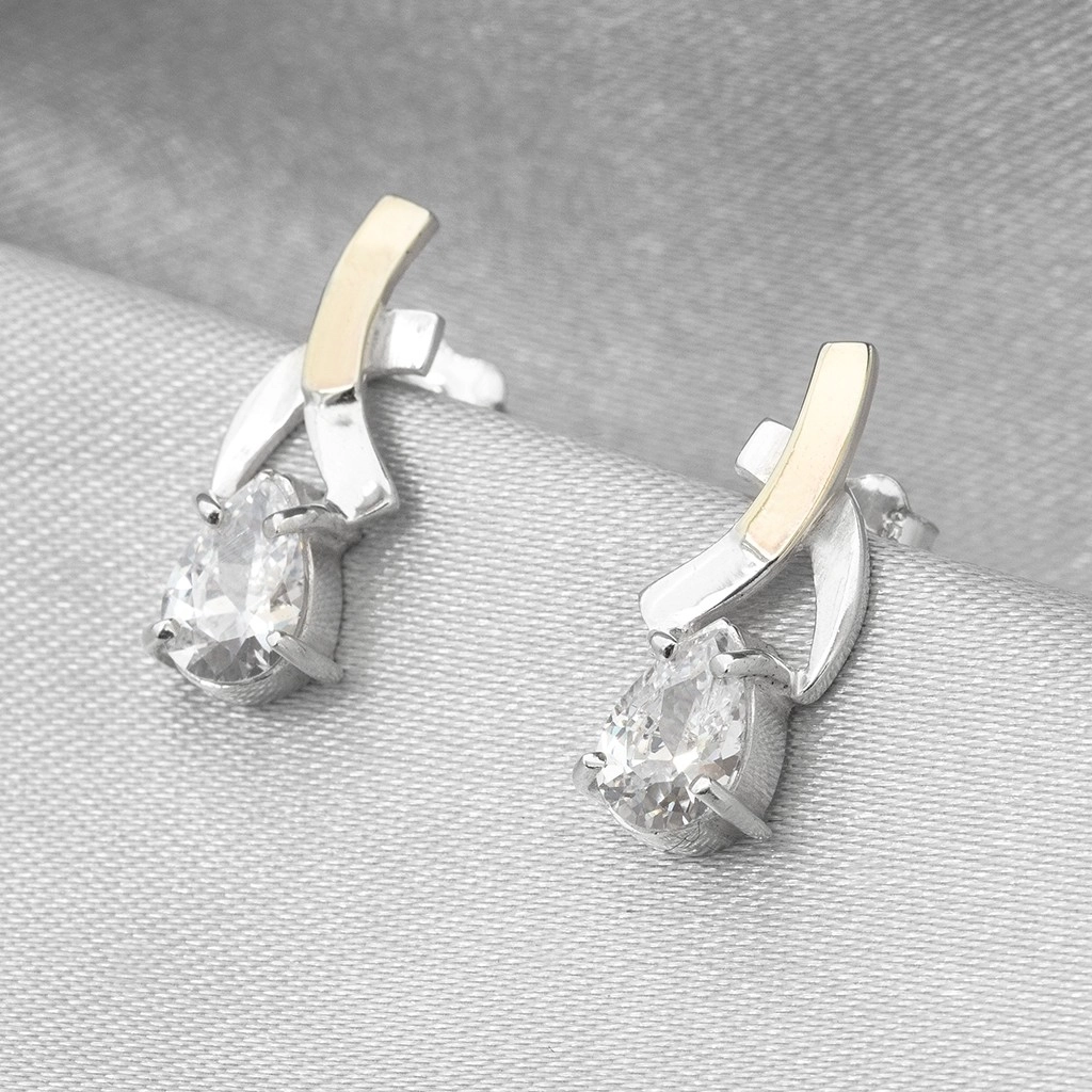 Brinco em Prata Classic com Aplique em Ouro e Gota de Zircônia Cristal