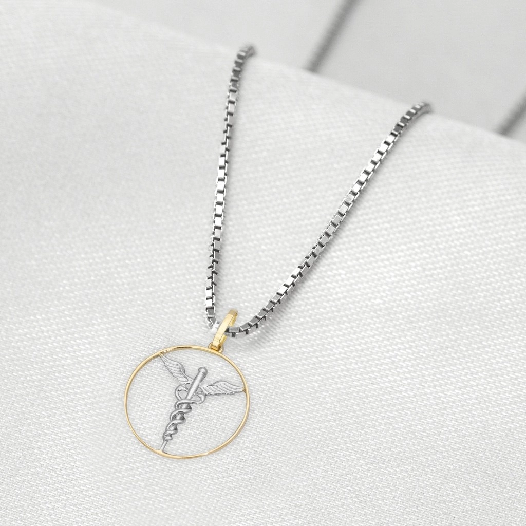 Corrente de Prata com Pingente de Formatura em Ouro 18k Profissão Medicina