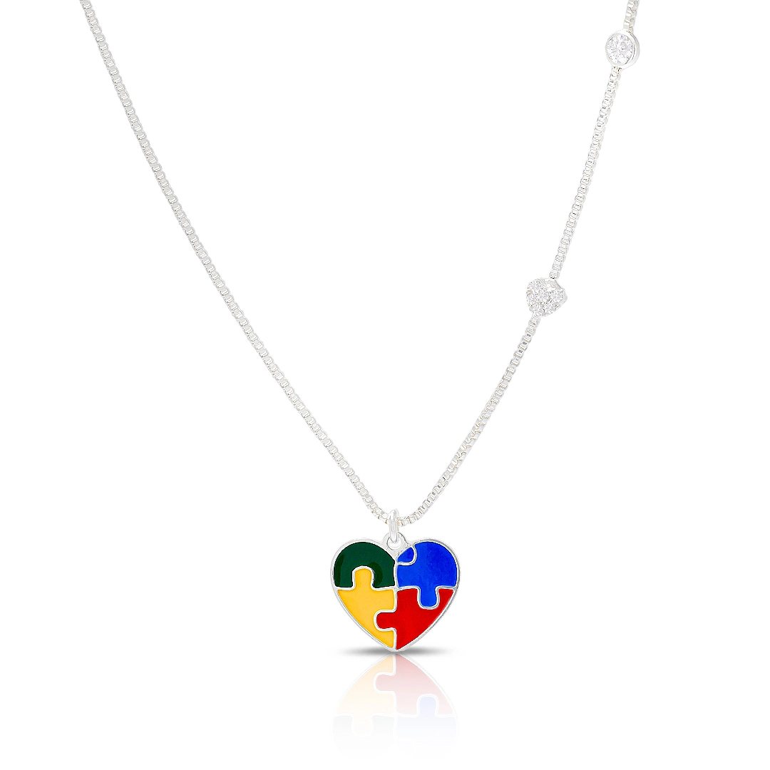 Gargantilha de Prata Leve com Coração do Autismo e Zircônias Cristal